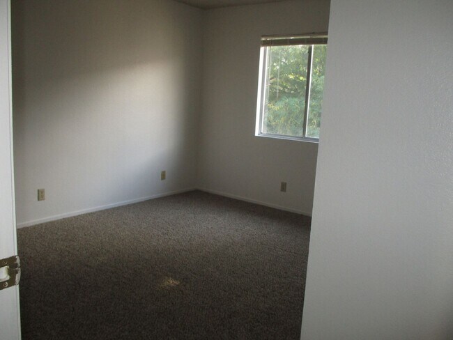 Building Photo - APPLICATION APPROVED- Rock Springs I Condo...