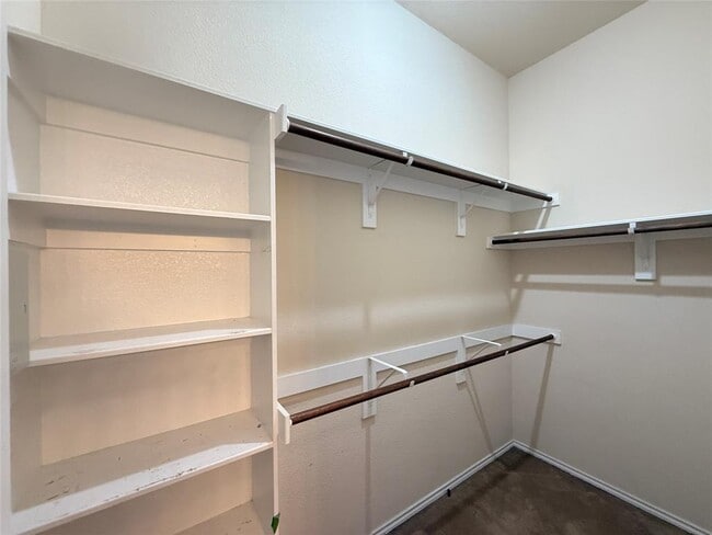 Building Photo - 2701 Pedernales Falls Dr