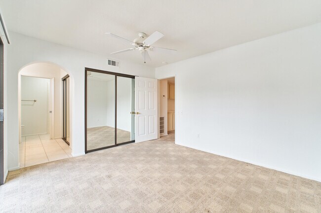 Building Photo - 616 Violeta Dr