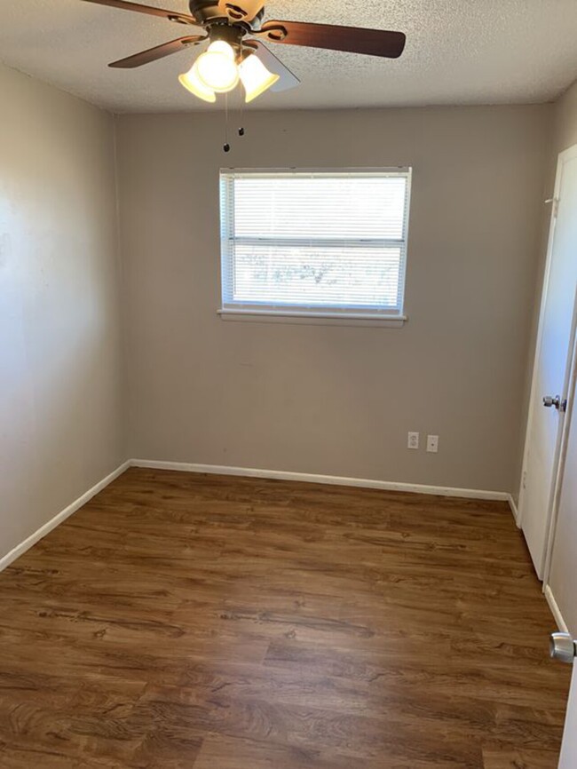 Building Photo - 1108 JANEWAY