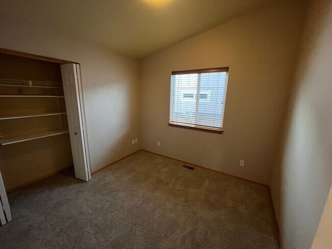 Building Photo - Single Level Home Close to Mountain View High School