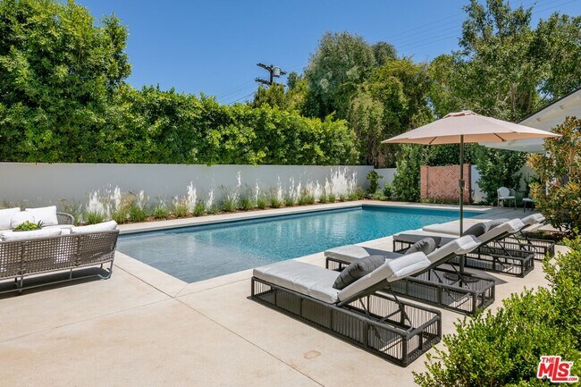 Building Photo - 1600 N Ogden Dr