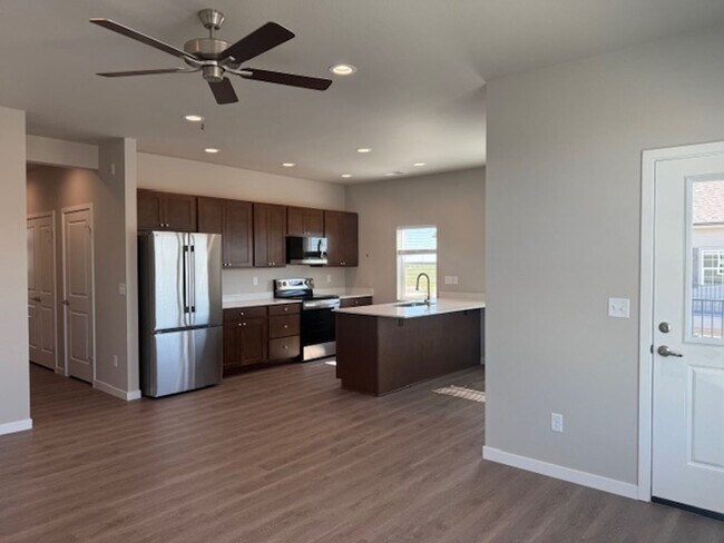 Building Photo - 1370 Howling Moon Wy