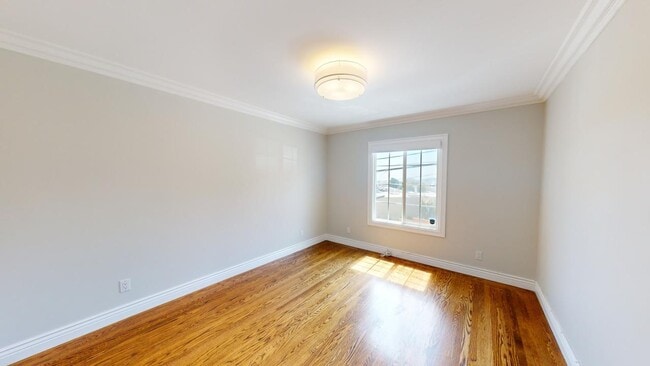 Building Photo - 330 Los Palmos Dr