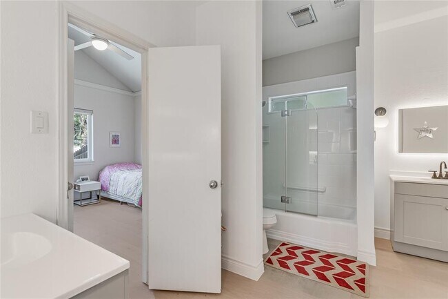 Building Photo - 5606 Sedgefield Dr