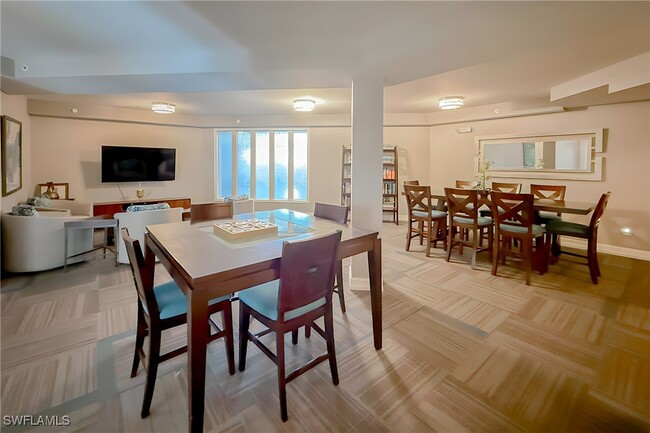 Building Photo - 1100 Pine Ridge Rd