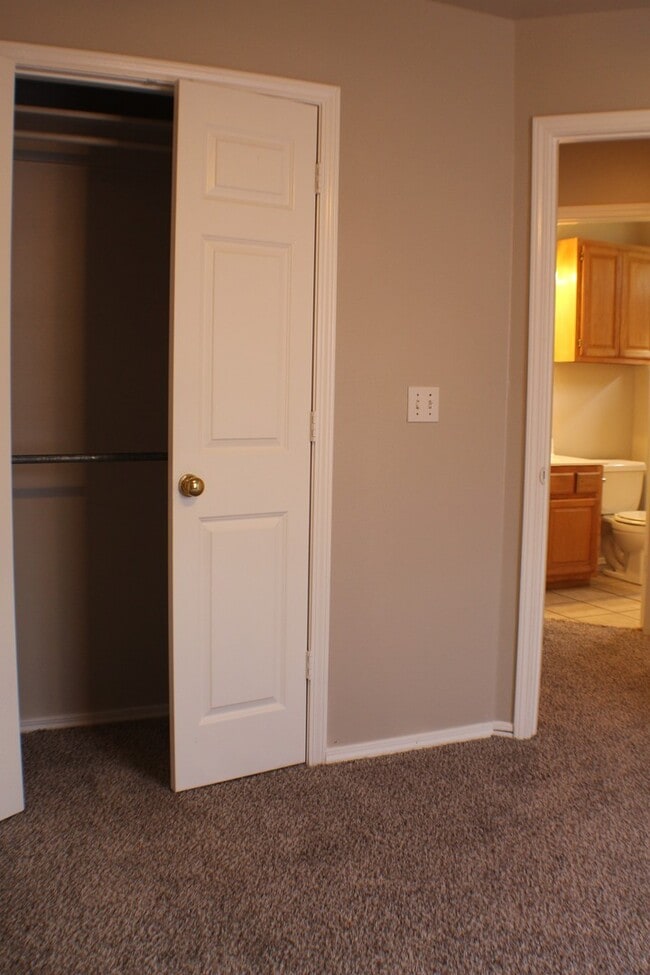 Building Photo - Adorable 3 bedroom 2.5 bathroom in Jenks!
