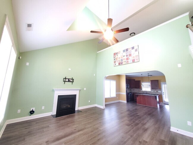 Building Photo - Gorgeous Home In Turnberry Subdivision