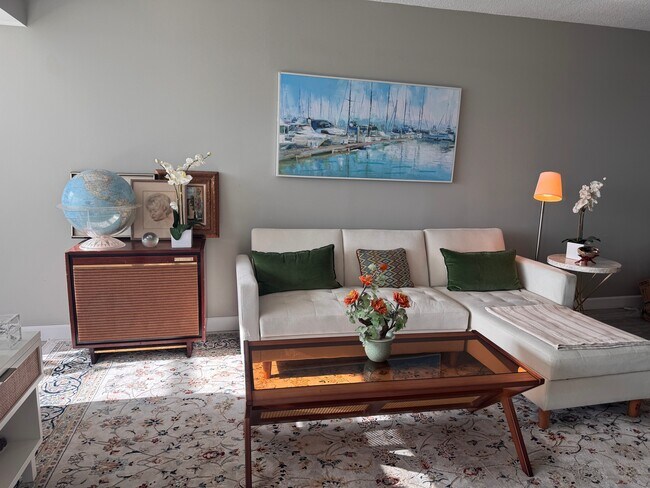 Building Photo - 33 S Gulfstream Ave