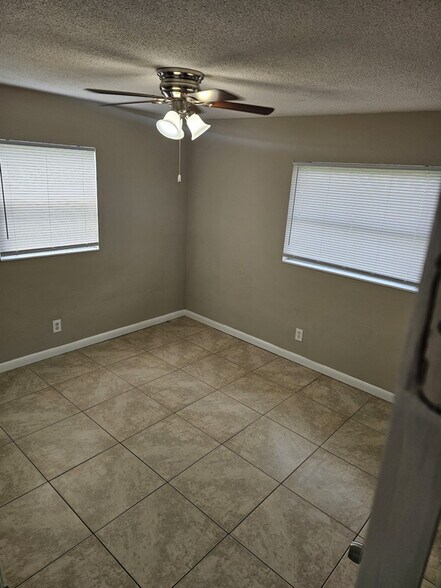 Building Photo - 2550 Stratford Dr