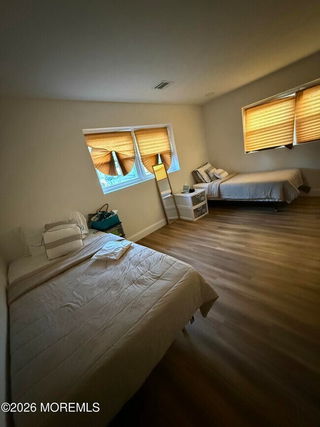 Building Photo - 608 Carol Ave