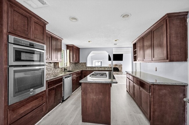 Building Photo - 501 Sioux River Rd