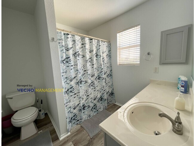 Building Photo - 11922 Meadow Wells