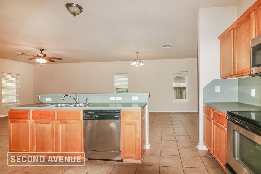 Building Photo - 2613 Las Brisas St