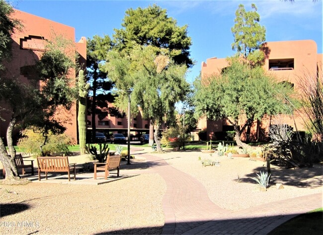 Building Photo - 12212 N Paradise Village Pkwy W