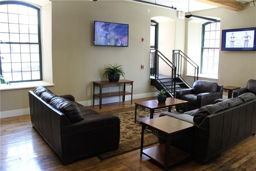 Building Photo - 624 Washington St