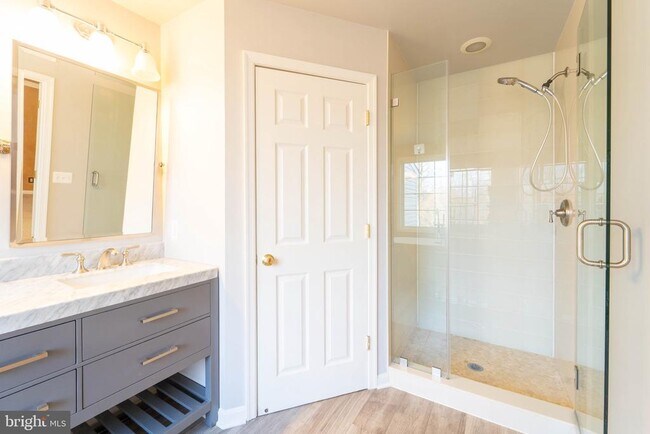 Building Photo - 5237 Jule Star Dr