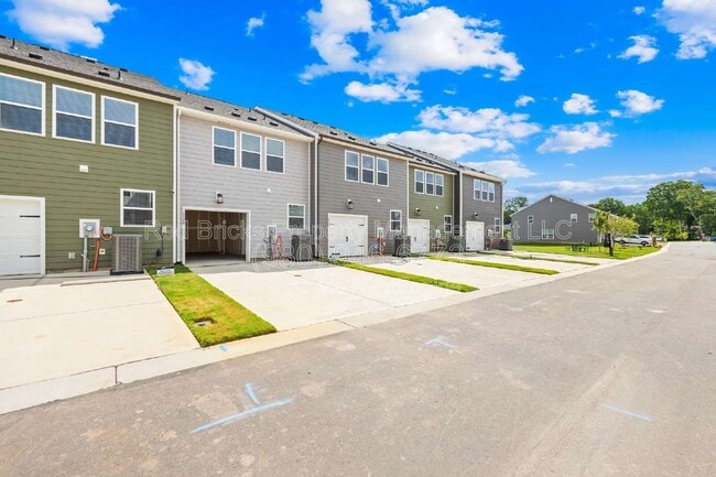 Building Photo - 1528 Cedar Tree Dr