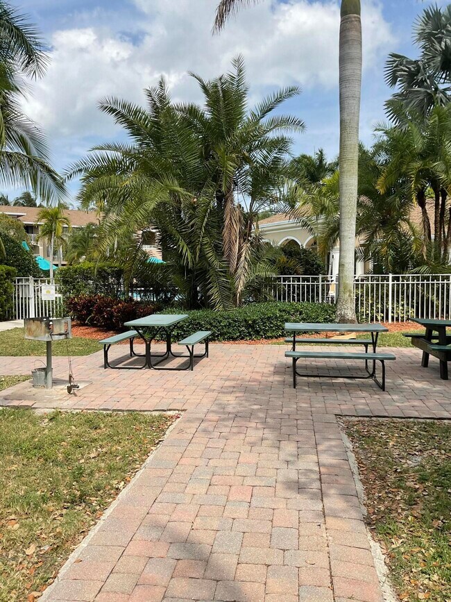 Building Photo - 6410 Emerald Dunes Dr