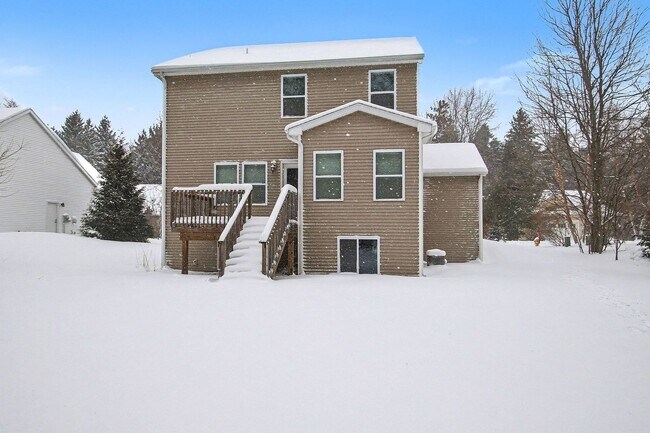 Building Photo - Outstanding Neighborhood in Saugatuck for Long Term Lease!