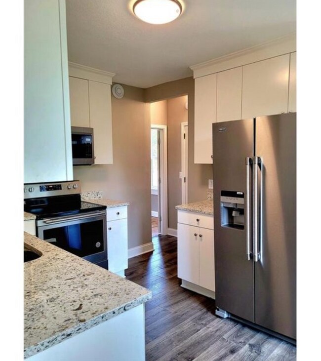 Building Photo - 235 Cottage Ave E