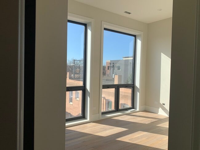 Bedroom (typical) - 1100 W Polk St