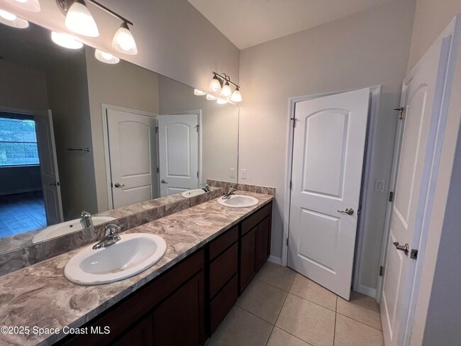 Building Photo - 774 Alfonso Ave SE