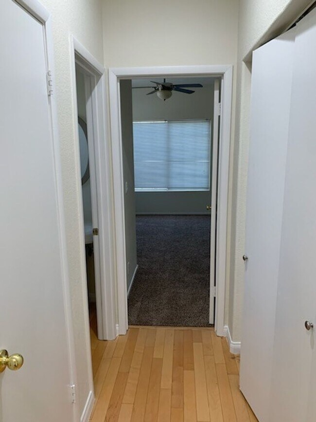 Building Photo - Amazing 2 bedroom Home- NW