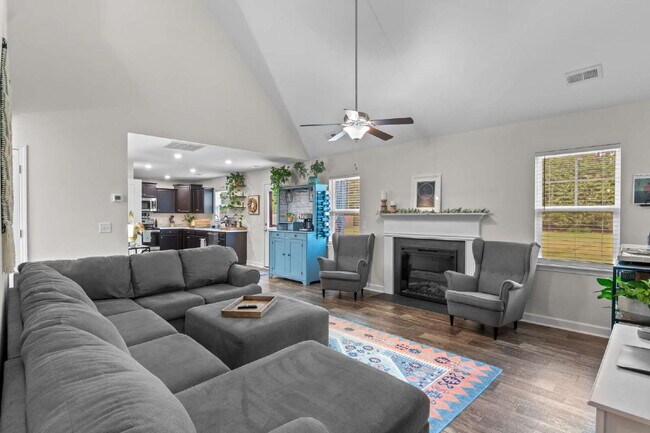 Building Photo - 410 Silverstone Pl