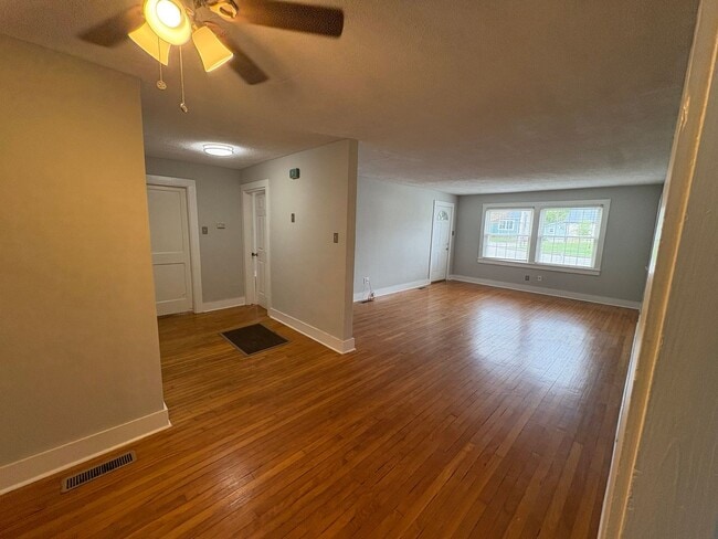 Building Photo - For Rent