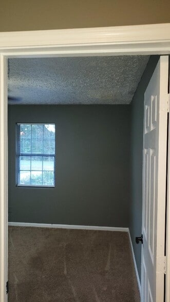 Building Photo - 55 Plum Orchard Rd