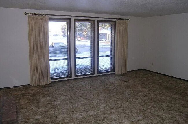 Building Photo - South East Boise Home