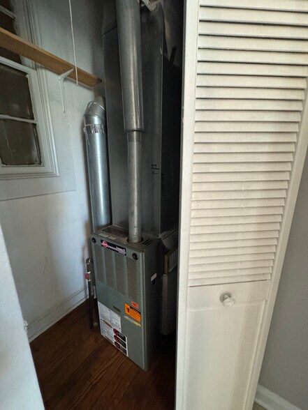 Building Photo - 1858 W 21st Pl