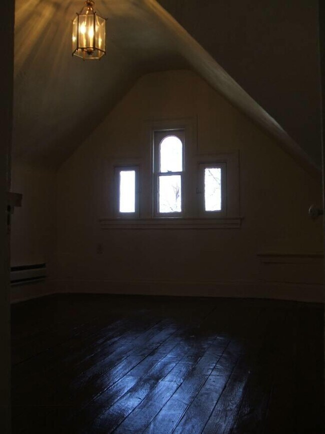 Building Photo - 751 Chislett St