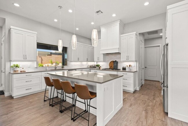 Building Photo - Beautiful 4 Bedroom Home!