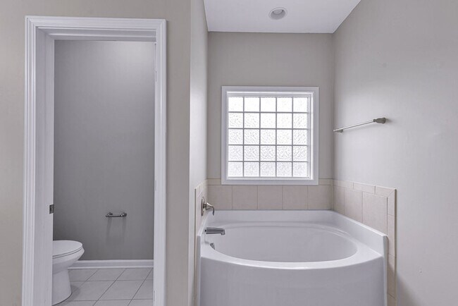 Building Photo - 402 Derrick Dr