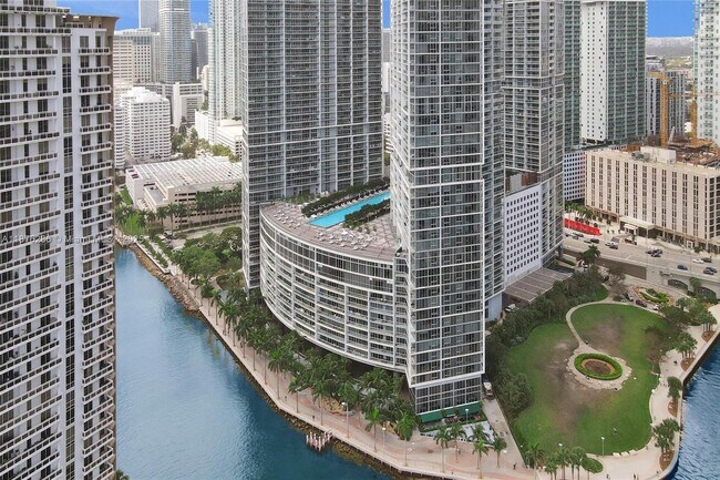 Building Photo - 485 Brickell Ave