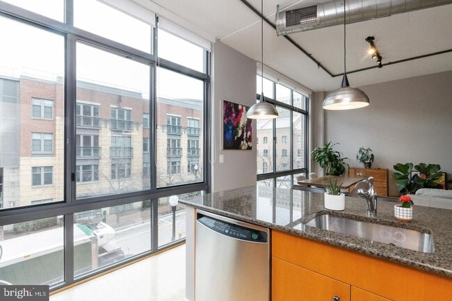 Building Photo - Stylish 1BR Rental in the Heart of Alexand...