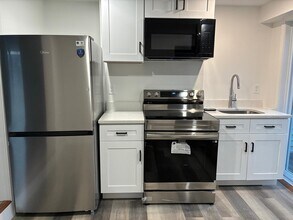 Building Photo - 57 Bloomingdale St