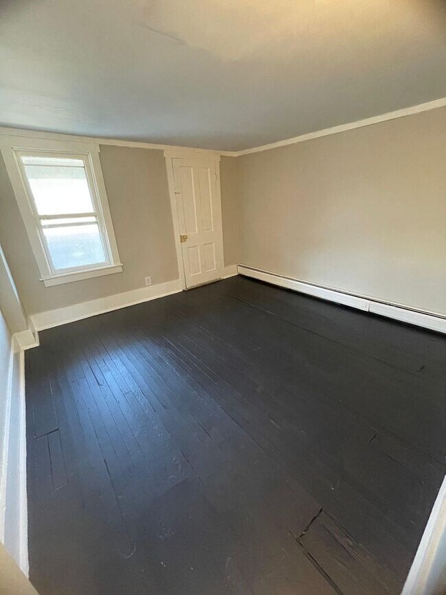 Building Photo - Newly Renovated 3BR Home – Move-In Ready