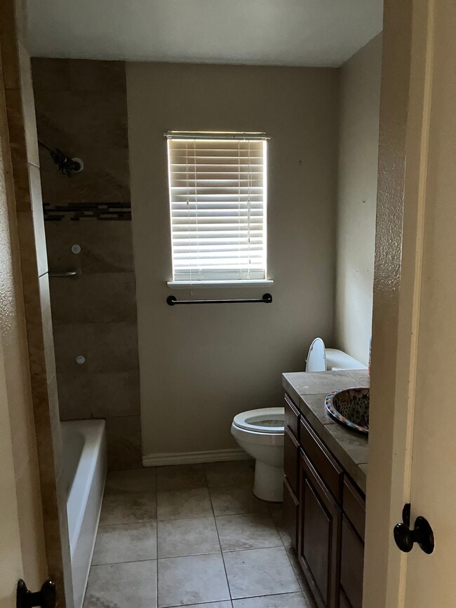 Building Photo - 1906 Sunnyside Rd