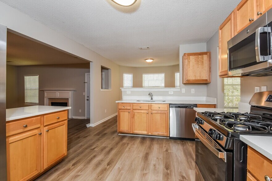 Building Photo - 6964 Foxmoor Way