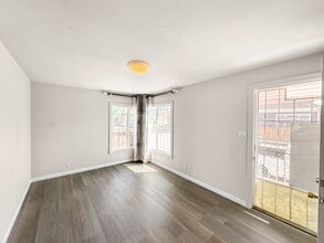 Building Photo - Charming 2-Bedroom Craftsman in Oakland’s ...
