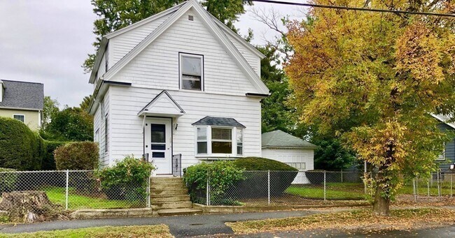 Building Photo - SINGLE FAMILY HOME IN BEAUTIFUL QUIET QUAI...