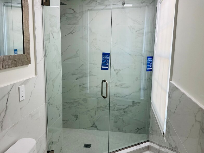 Building Photo - 5601 Sunset Dr