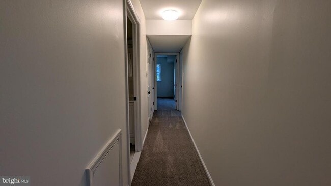 Building Photo - 646 Country Ln