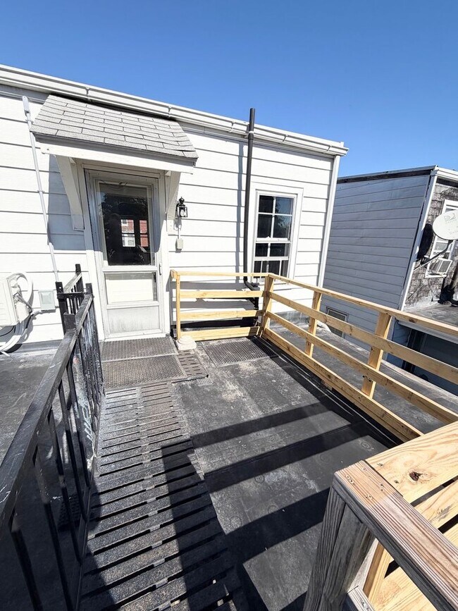 Building Photo - 1422 W Philadelphia St