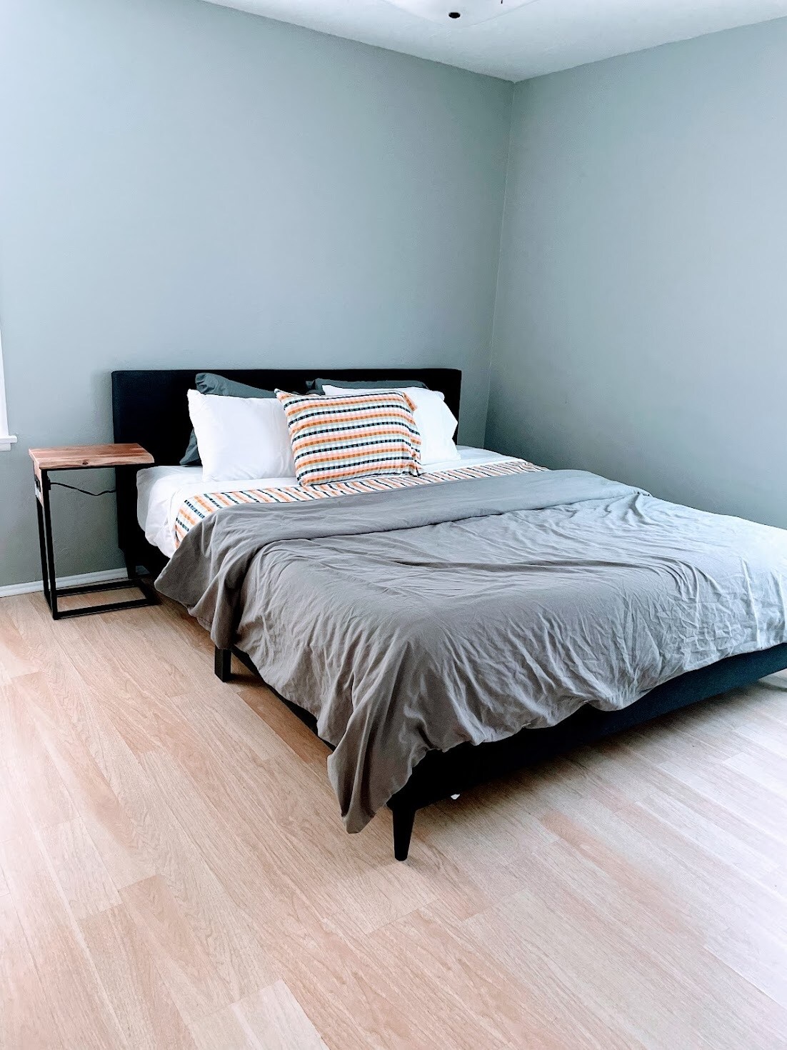 2nd bedroom w/king size bed - 292 E 42nd St