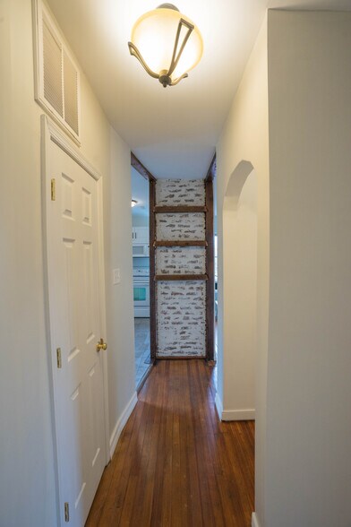 Building Photo - 324 N 27th St