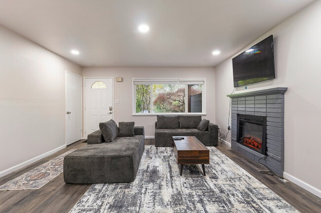 Building Photo - 19122 3rd Dr SE